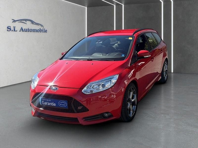Second-hand Ford Focus ST 250 CP (183 kW) 2012 Roșu Break