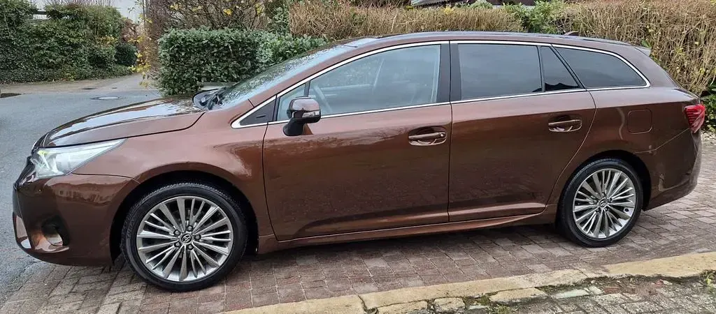 Gebraucht Toyota Avensis Edition-S 147 PS (108 kW) 2016 Braun Kombi