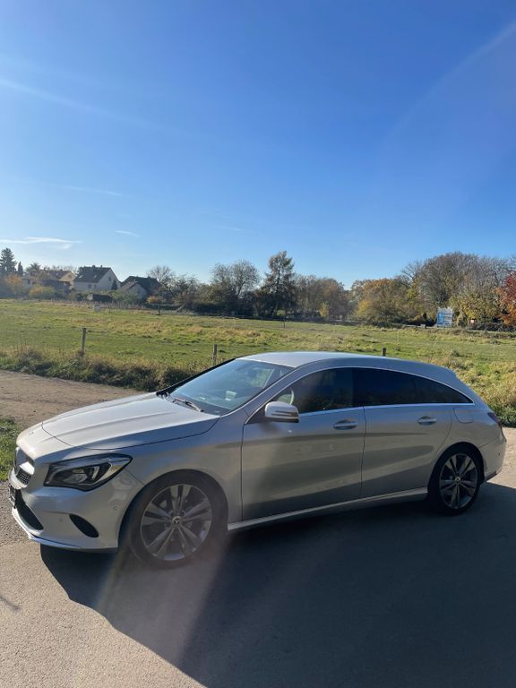Silber Gebraucht 2016 Mercedes CLA220 Shooting Brake Kombi | 12.000 € (Fairer Preis) - Bild 1/4