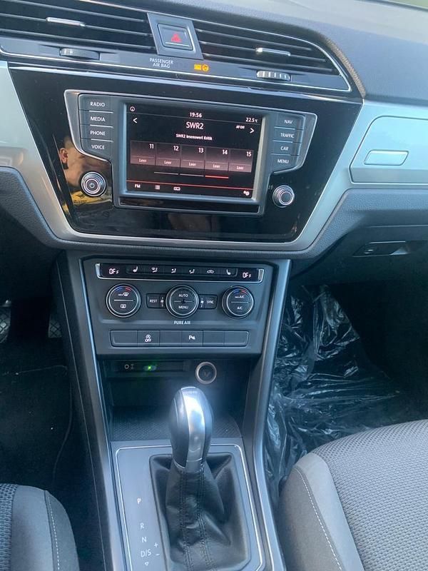 Schwarz Gebraucht 2016 VW Touran Van / Kleinbus | 14.100 € (Fairer Preis) - Bild 1/4