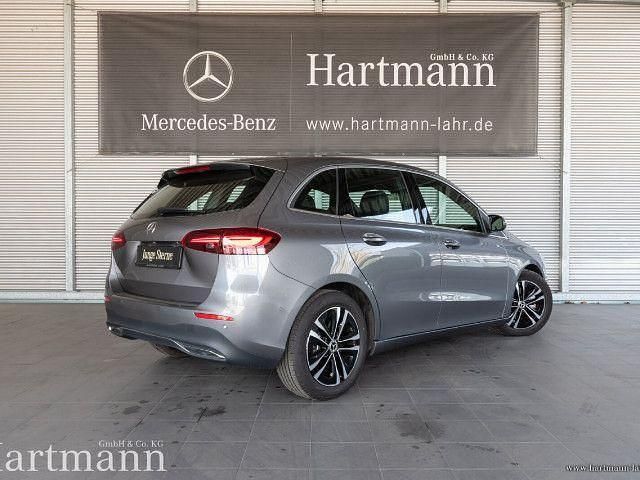 Gebraucht Mercedes B200 163 PS (119 kW) 2024 Van / Kleinbus