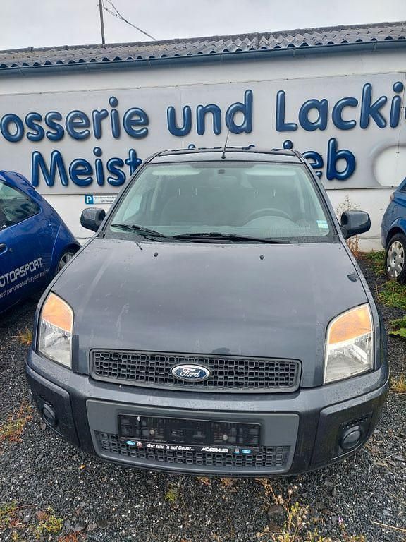 Grau Gebraucht 2010 Ford Fusion Style Limousine | 2.895 € (Fairer Preis) - Bild 1/4