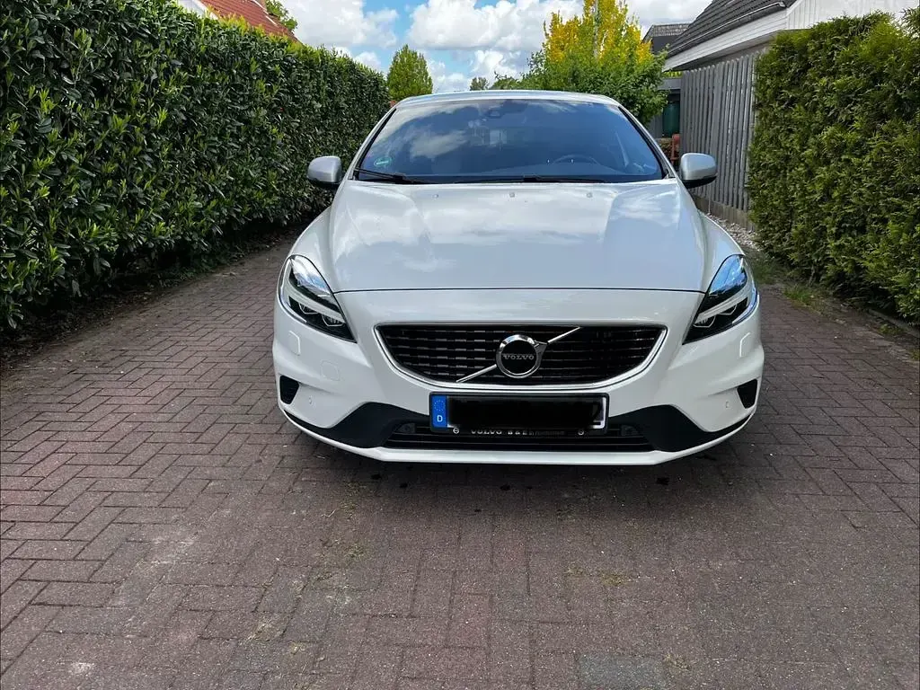 Gebraucht Volvo V40 R-Design 190 PS (139 kW) 2016 Weiß Limousine
