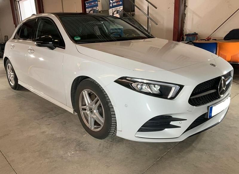 Weiß Gebraucht 2020 Mercedes A200 Limousine | 22.900 € (Guter Preis) - Bild 1/4