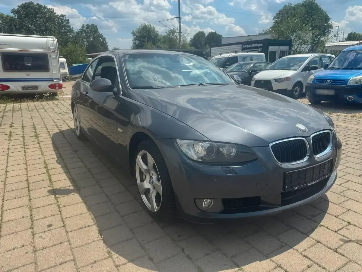 Gebraucht BMW 320 Cabriolet 170 PS (125 kW) 2007 Grau Cabrio