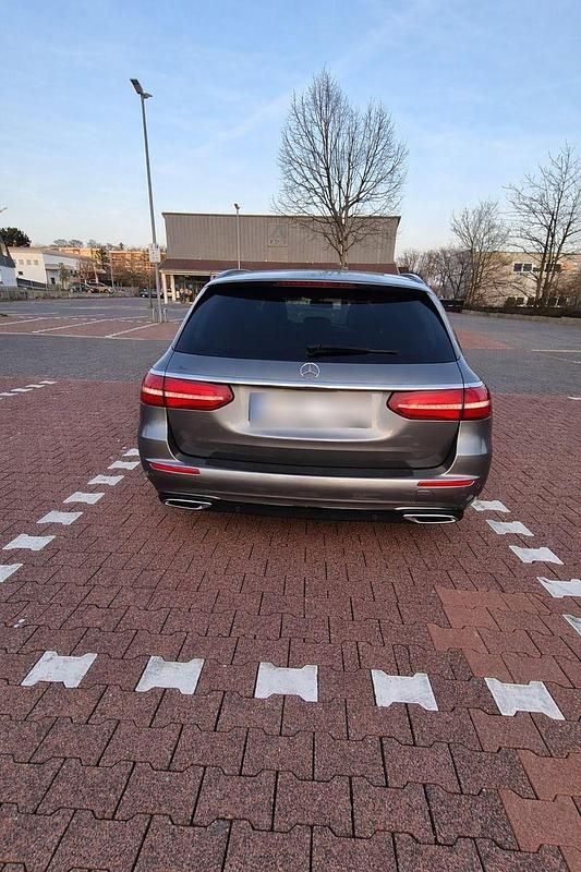 Gebraucht Mercedes E220 Avantgarde 194 PS (142 kW) 2018 Grau Kombi