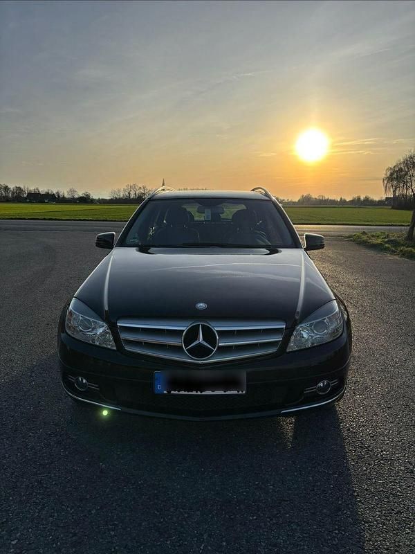 Gebraucht Mercedes C180 156 PS (114 kW) 2010 Schwarz Kombi