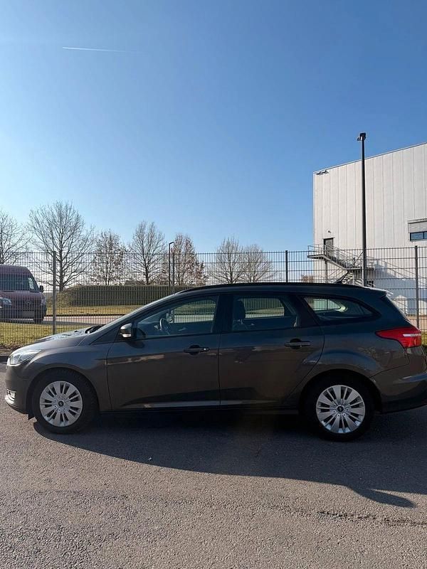 Gebraucht Ford Focus Titanium 150 PS (110 kW) 2016 Grau Kombi