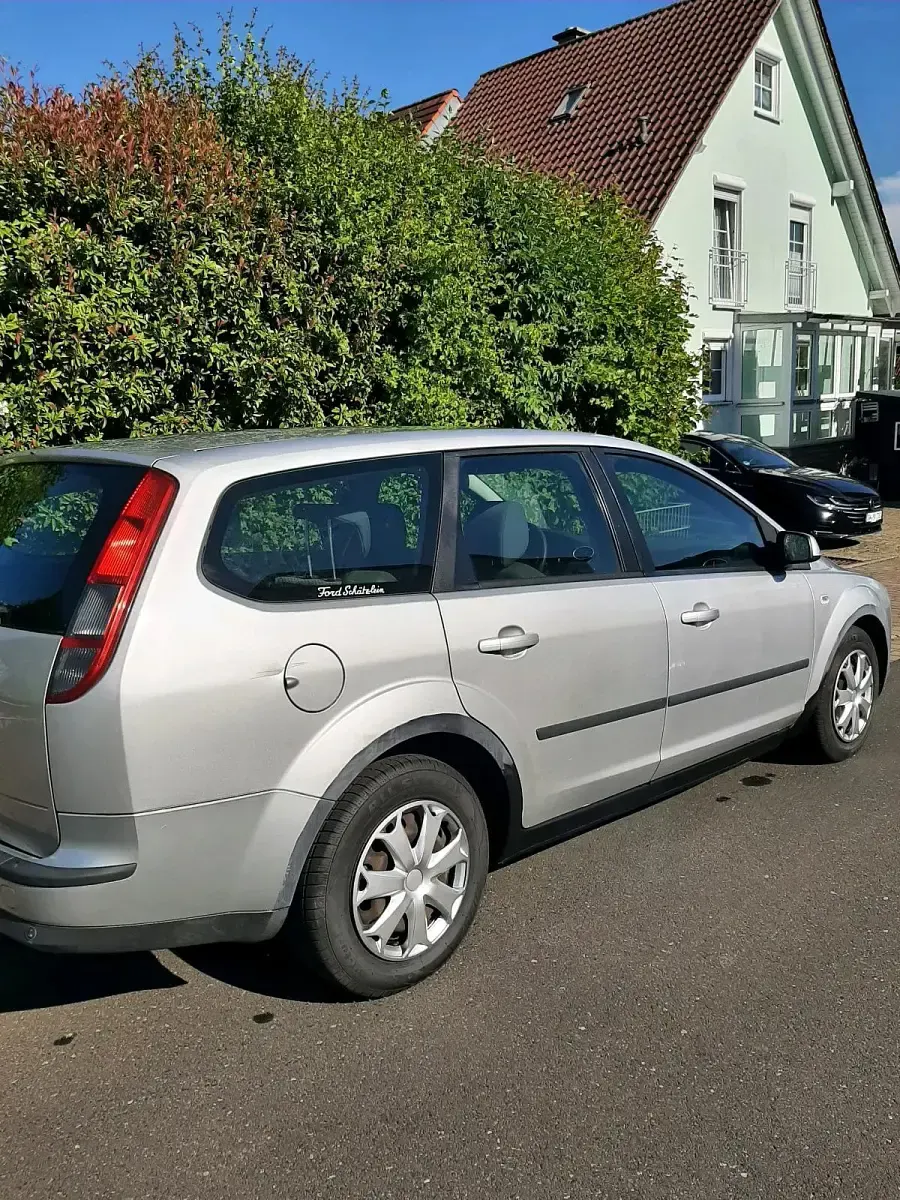 Gebraucht Ford Focus 115 PS (84 kW) 2006 Silber Kombi
