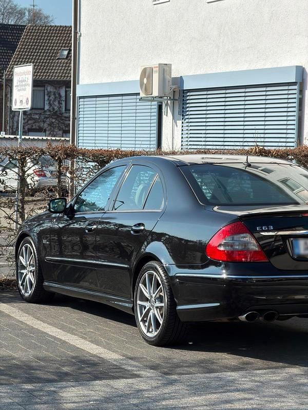 Gebraucht Mercedes E320 300 PS (220 kW) 2009 Schwarz Limousine