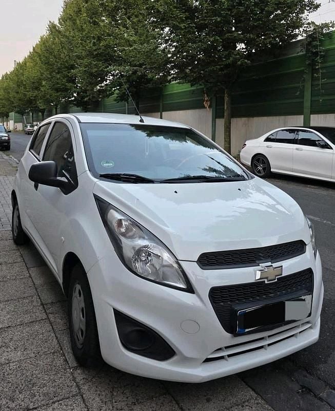 Weiß Gebraucht 2014 Chevrolet Spark Kleinwagen | 2.600 € (Fairer Preis) - Bild 1/4