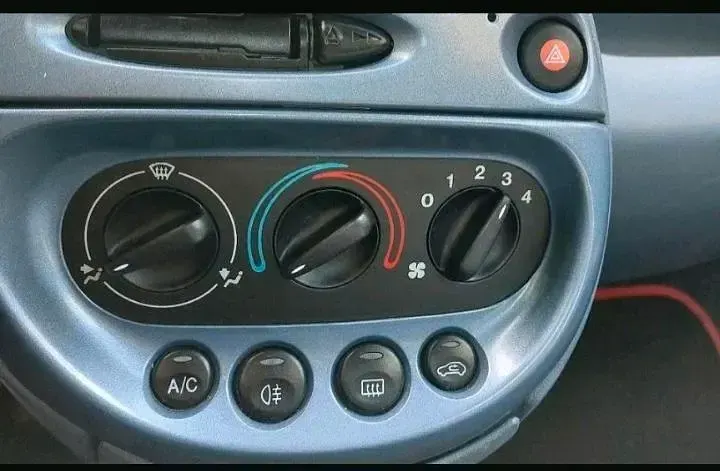 Gebraucht Ford Ka 60 PS (44 kW) 1998 Silber Kleinwagen