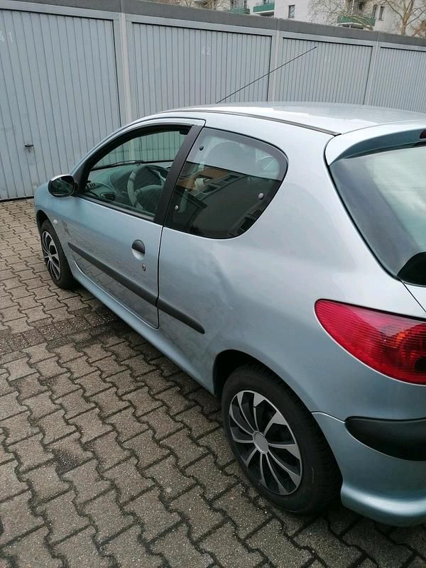 Gebraucht Peugeot 206 60 PS (44 kW) 2004 Blau Kleinwagen