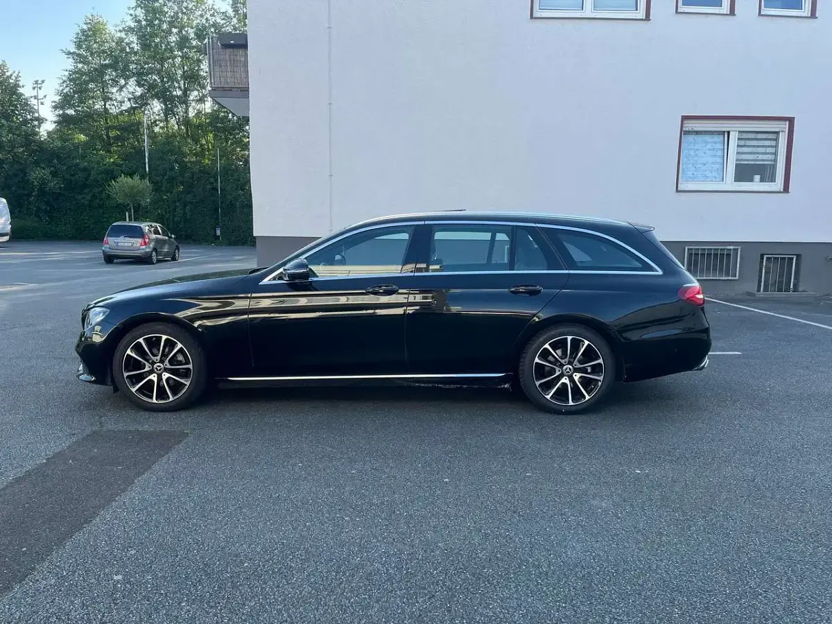 Usado Mercedes E220 Edition 194 CV (142 kW) 2018 Negro Familiar