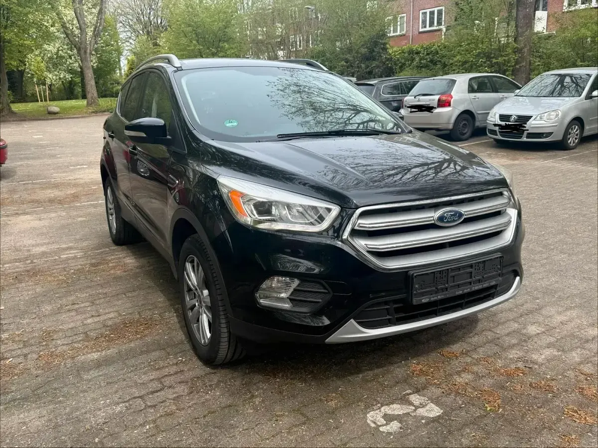 Używany Ford Kuga Cool & Connect 120 KM (88 kW) 2017 Czarny SUV