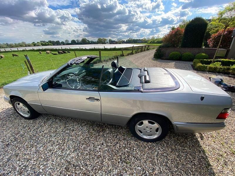 Gebraucht Mercedes 200 136 PS (100 kW) 1994 Silber Cabrio