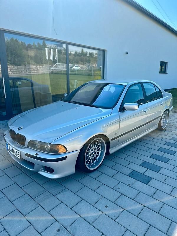 Silber Gebraucht 2002 BMW 530 M Sport Limousine | 6.999 € (Fairer Preis) - Bild 1/4