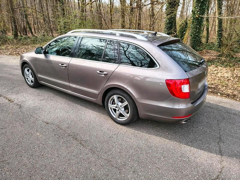 Gebraucht Skoda Superb 160 PS (117 kW) 2011 Violet Kombi