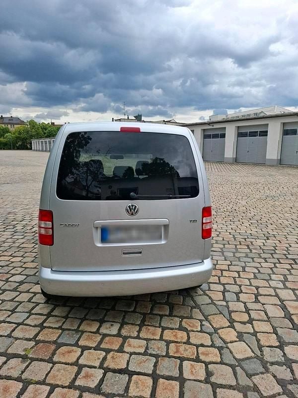 Second-hand VW Caddy 105 CP (77 kW) 2012 Argintiu Monovolum