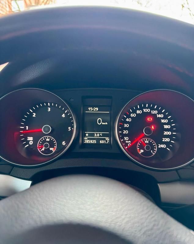 Gebraucht VW Golf VI 105 PS (77 kW) 2010 Weiß Kleinwagen