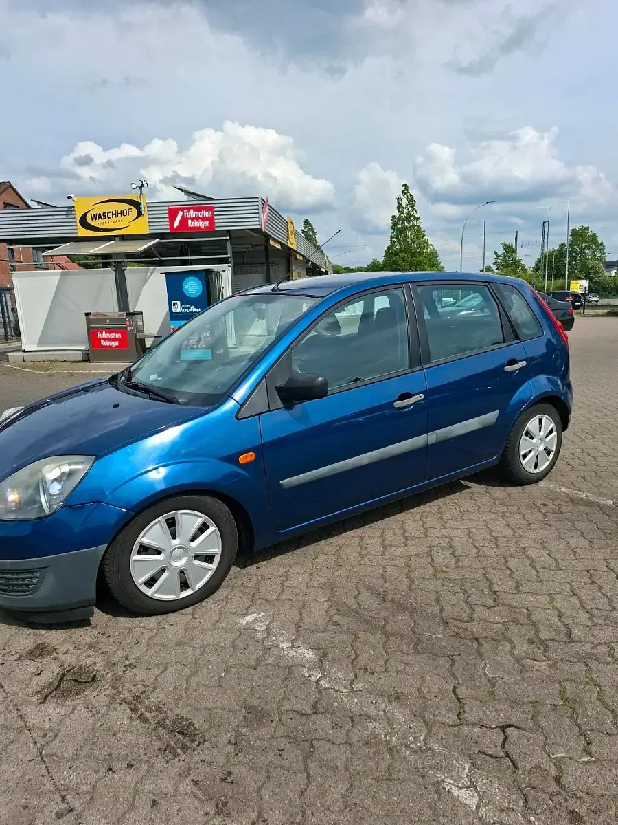 Gebraucht Ford Fiesta 69 PS (50 kW) 2007 Blau Kleinwagen