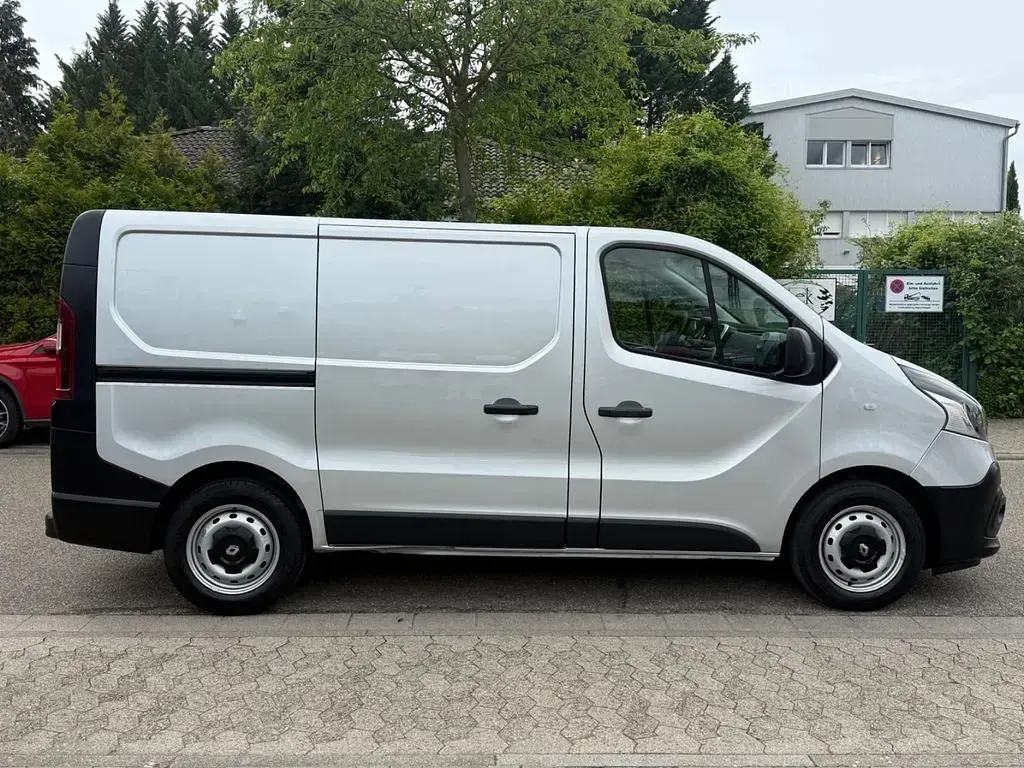 Usata Renault Trafic Komfort 125 CV (91 kW) 2018 Argento Monovolume