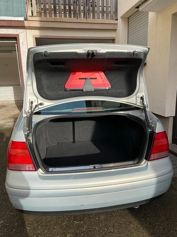 Second-hand VW Bora 105 CP (77 kW) 2001 Argintiu Berlinǎ