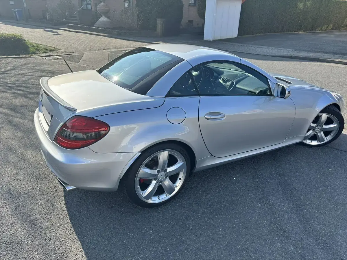Gebraucht Mercedes SLK350 305 PS (224 kW) 2008 Silber Cabrio