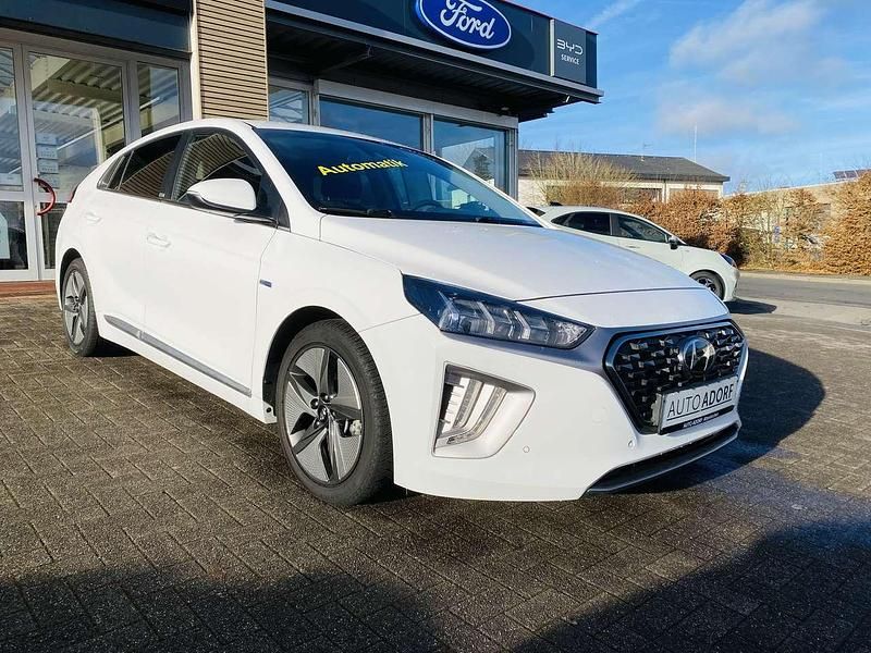 Weiß Gebraucht 2020 Hyundai Ioniq Premium Kleinwagen | 13.690 € (Fairer Preis) - Bild 1/4