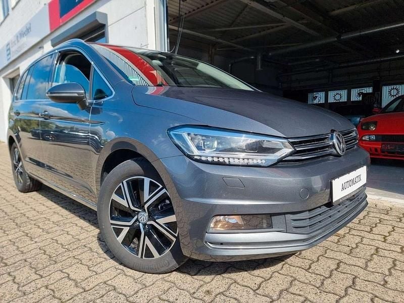 Indiumgrau metallic Gebraucht 2020 VW Touran Highline Van / Kleinbus | 21.490 € (Superpreis) - Bild 1/4