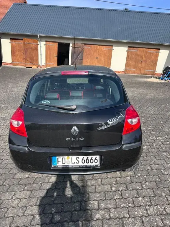 Occasion Renault Clio II Rip Curl 101 ch (74 kW) 2008 Noir Citadine