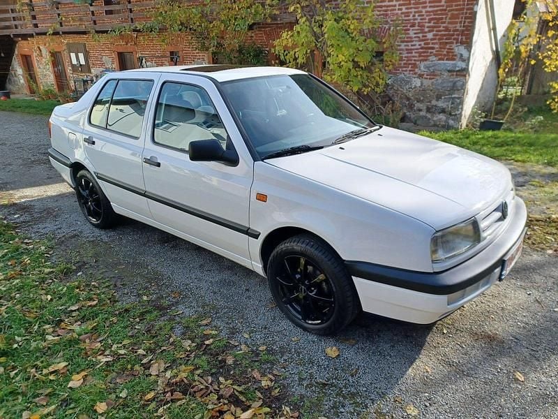 Gebraucht VW Vento 90 PS (66 kW) 1994 Weiß Limousine