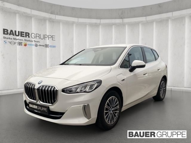 Weiss Gebraucht 2022 BMW 225 Active Tourer Luxury Line Van / Kleinbus | 30.980 € (Guter Preis) - Bild 1/4