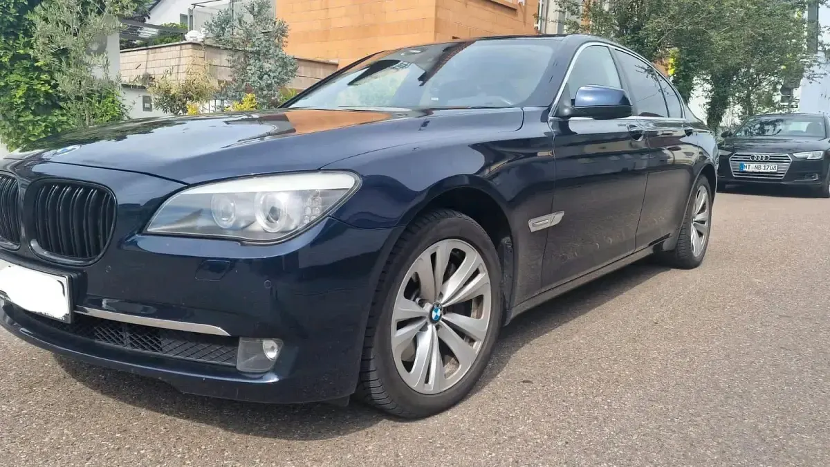Gebraucht BMW 730 244 PS (179 kW) 2011 Blau Limousine