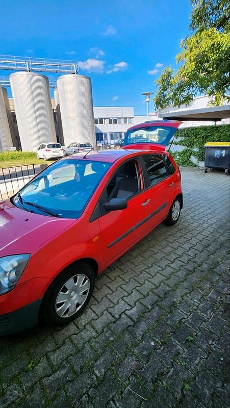 Rot Gebraucht 2006 Ford Fiesta Kleinwagen | 1.800 € (Fairer Preis) - Bild 1/4
