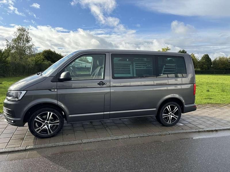 Grau Gebraucht 2018 VW T6 Trendline Van | 31.500 € (Etwas zu teuer) - Bild 1/4