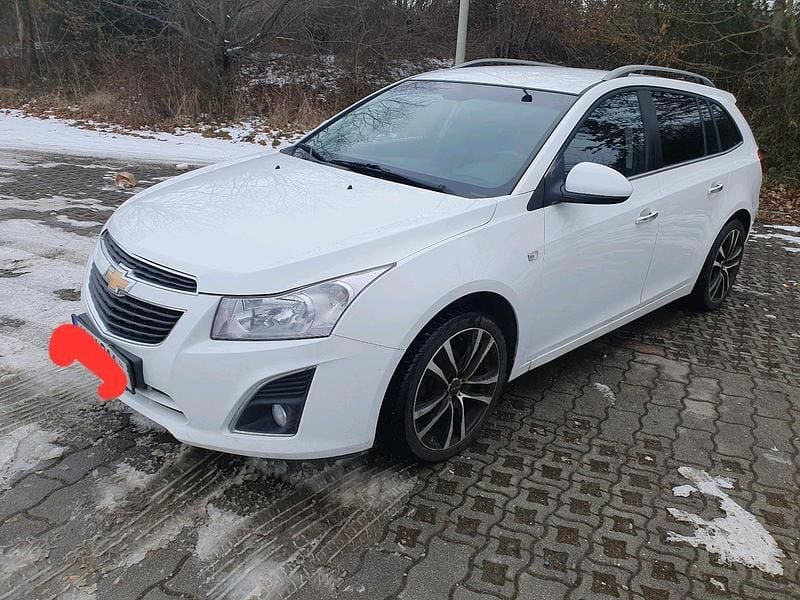 Weiß Gebraucht 2013 Chevrolet Cruze Kombi | 2.800 € (Superpreis) - Bild 1/4