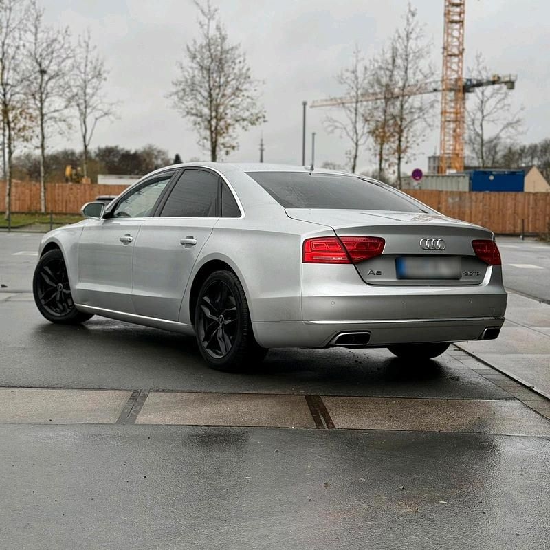 Second-hand Audi A8 250 CP (183 kW) 2011 Argintiu Berlinǎ
