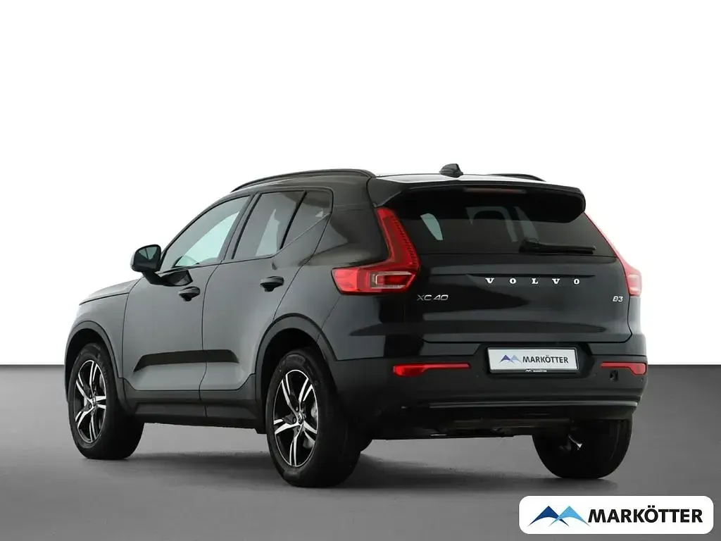 Neu Volvo XC40 Plus 197 PS (144 kW) 2026 Schwarz SUV