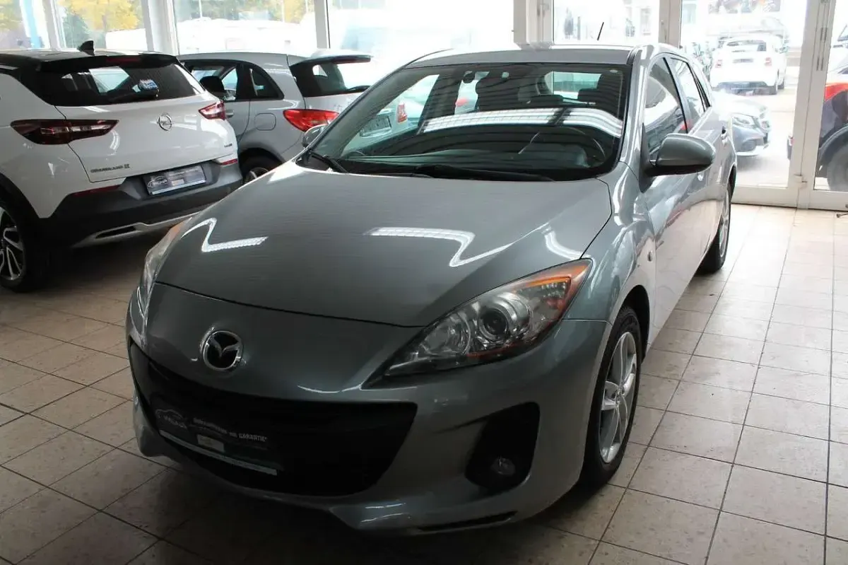 Używany Mazda 3 Edition 150 KM (110 kW) 2012 Srebrny Sedan/Limuzyna