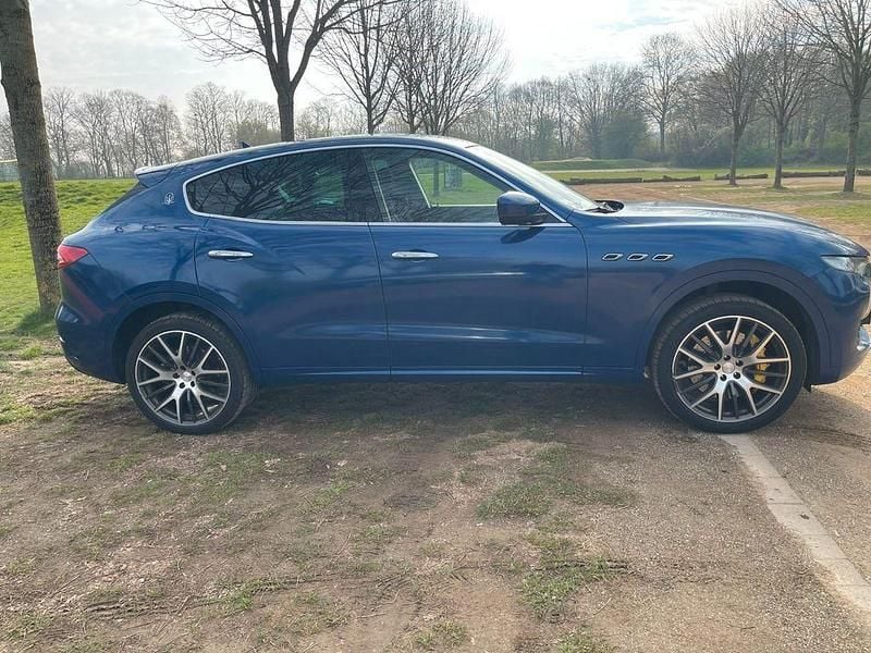Gebraucht Maserati Levante 430 PS (316 kW) 2017 Blau SUV