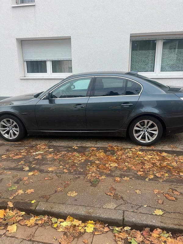 Grau Gebraucht 2009 BMW 523 Limousine | 4.700 € (Guter Preis) - Bild 1/4