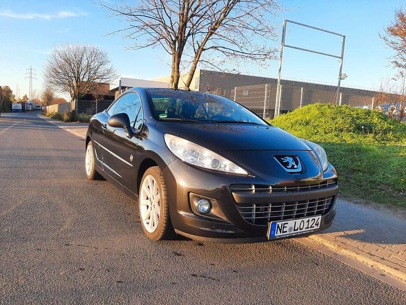 Weiß Gebraucht 2011 Peugeot 207 CC Roland Garros Cabrio | 4.700 € (Fairer Preis) - Bild 1/4