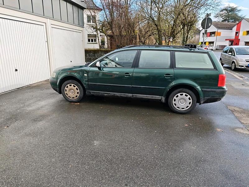 Gebraucht VW Passat 125 PS (91 kW) 1999 Grün Kombi