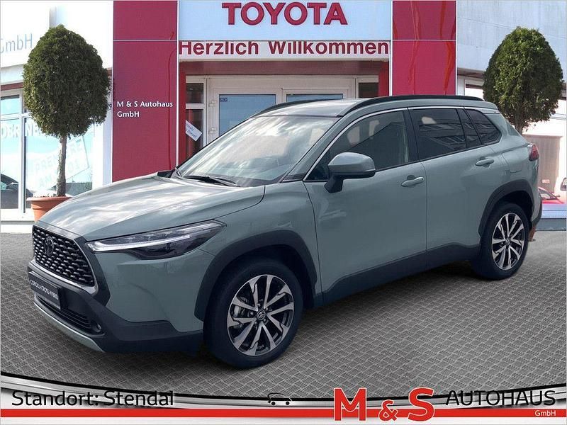Urban khaki Neu 2025 Toyota Corolla Cross Team SUV | 37.100 € (Etwas zu teuer) - Bild 1/4