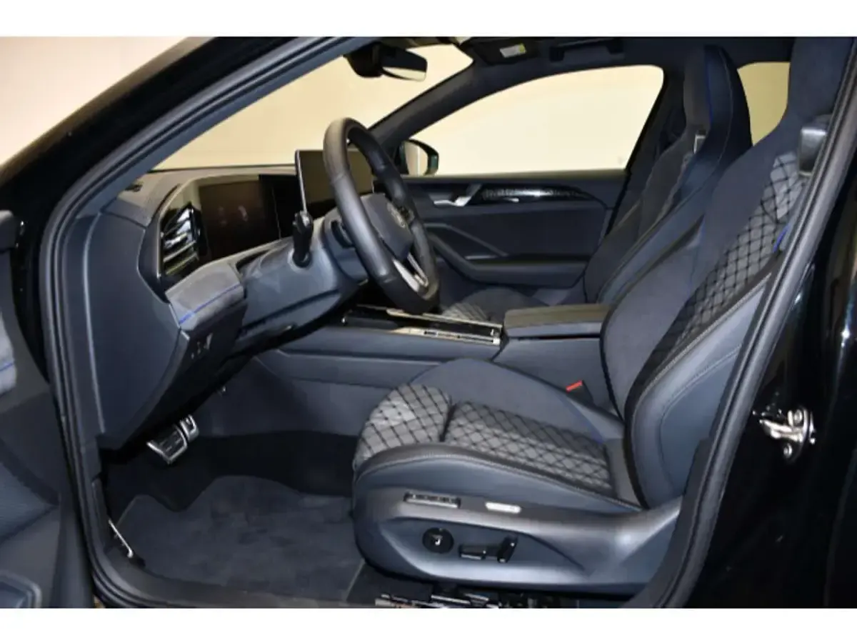Gebraucht VW Passat Style 177 PS (130 kW) 2025 Grenadillschwarz metallic Kombi