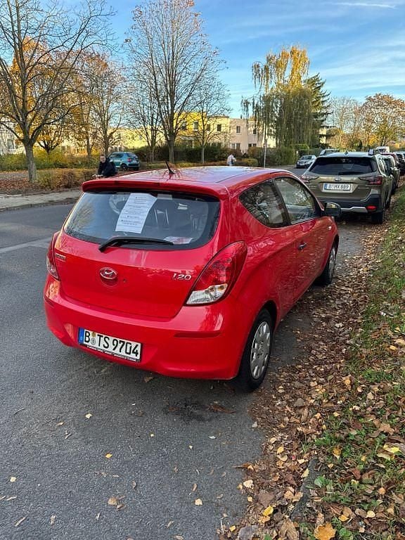 Gebraucht Hyundai i20 Classic 86 PS (63 kW) 2012 Rot Kleinwagen