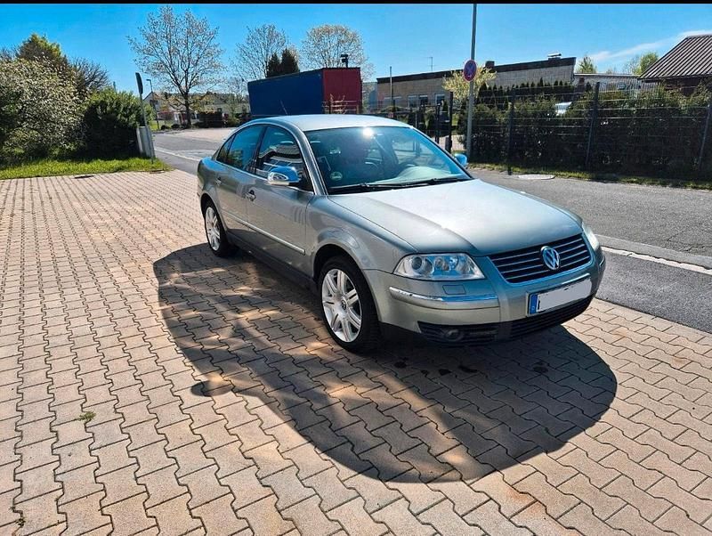 Grau Gebraucht 2004 VW Passat Limousine | 2.300 € (Guter Preis) - Bild 1/4