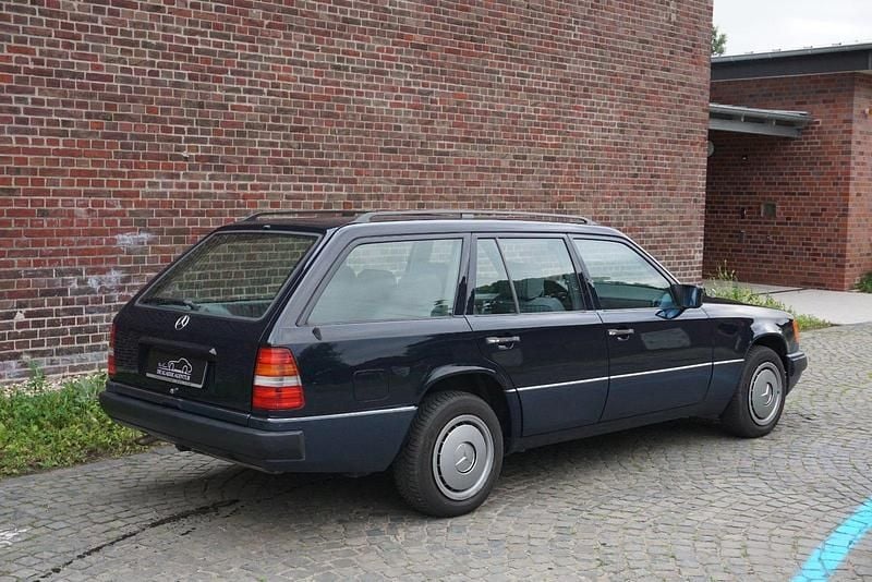 Gebraucht Mercedes E230 132 PS (97 kW) 1990 Blau Kombi