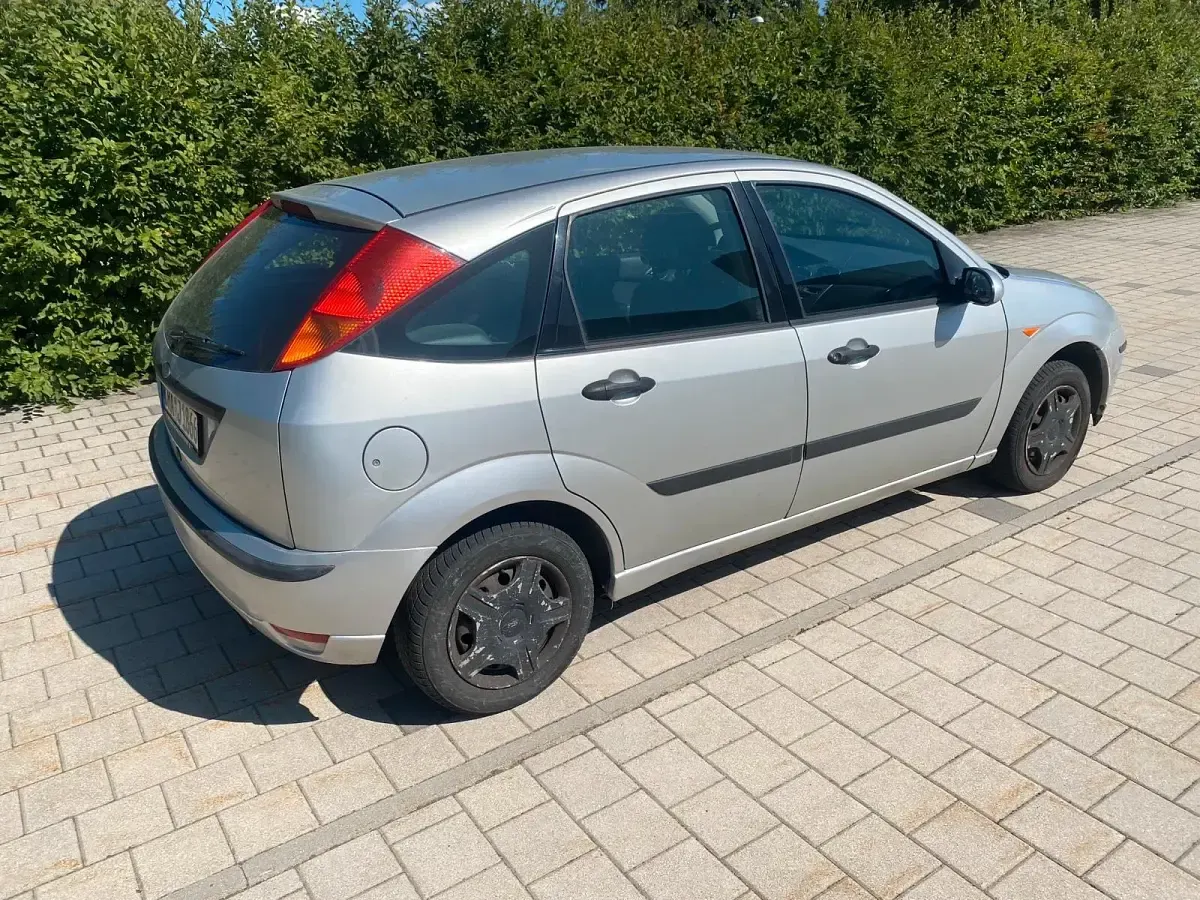 Gebraucht Ford Focus 75 PS (55 kW) 2002 Silber Limousine